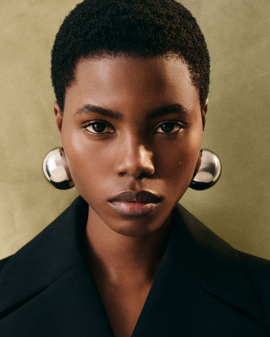 أقراط The Salon jacquemus أقراط the salon