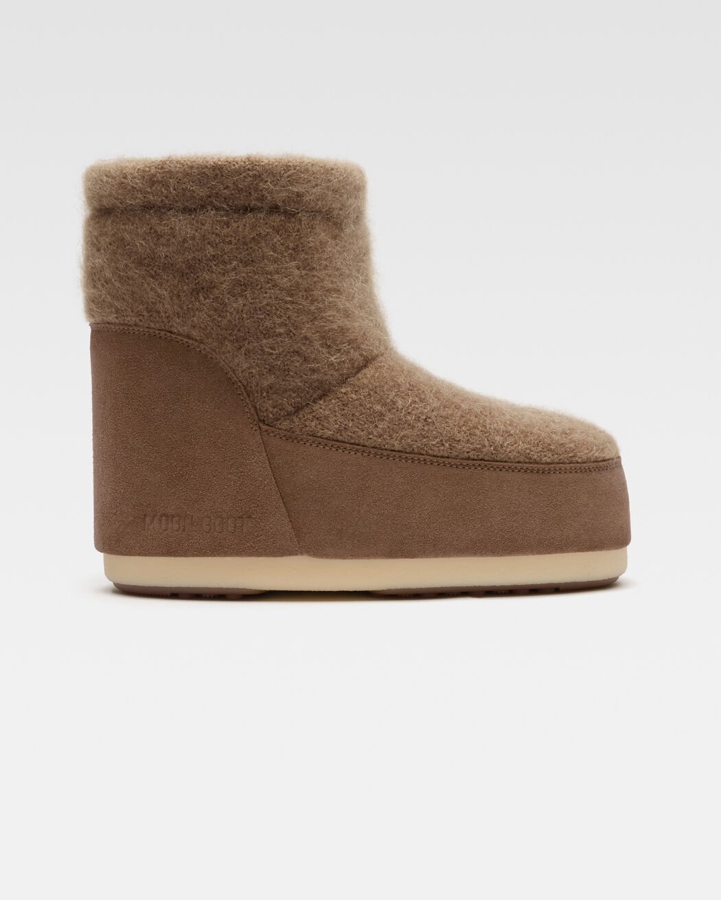 The Jacquemus Mohair Moon Boot the jacquemus mohair moon boot