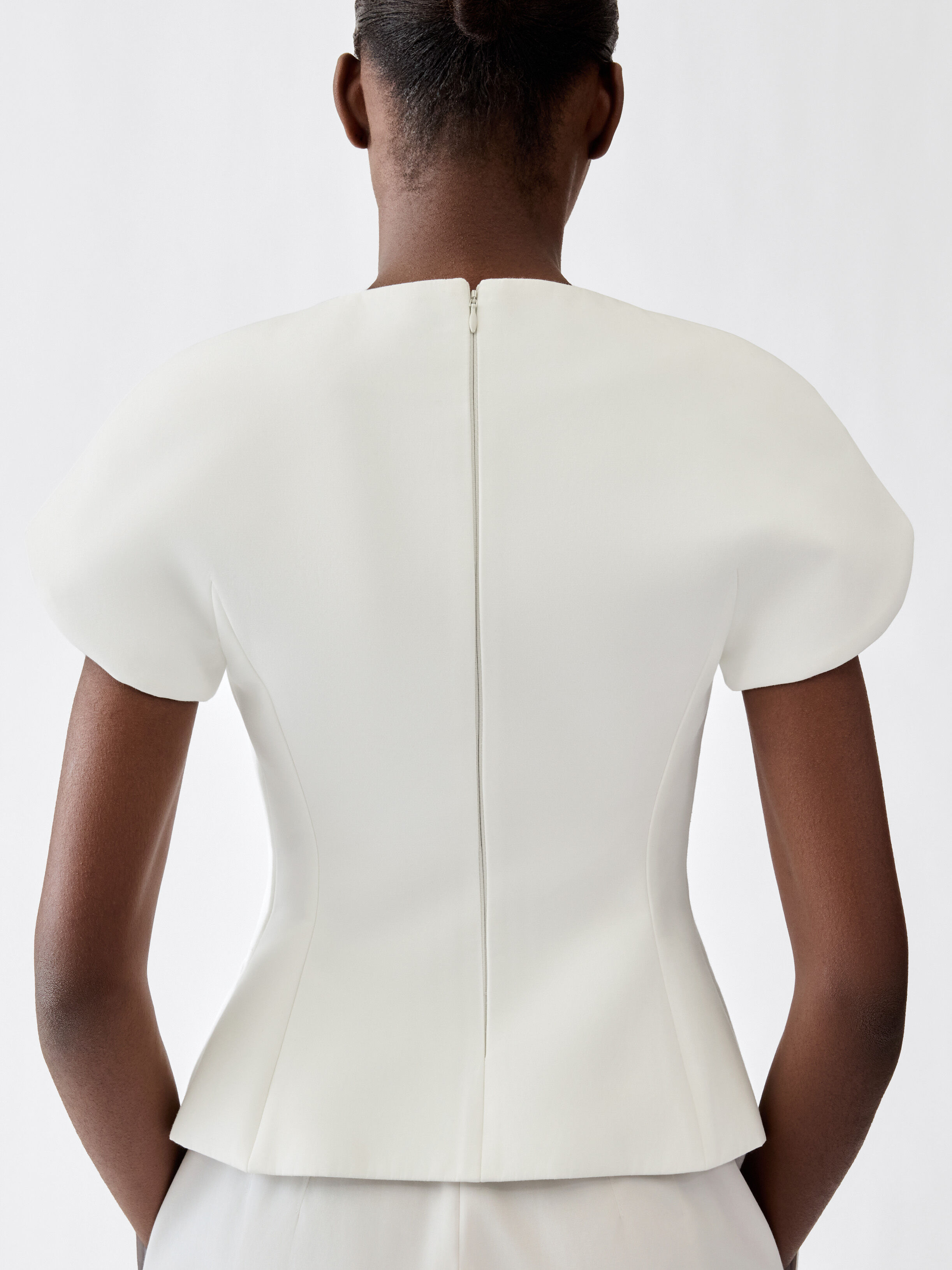 The Ovalo Short-sleeve Jacket