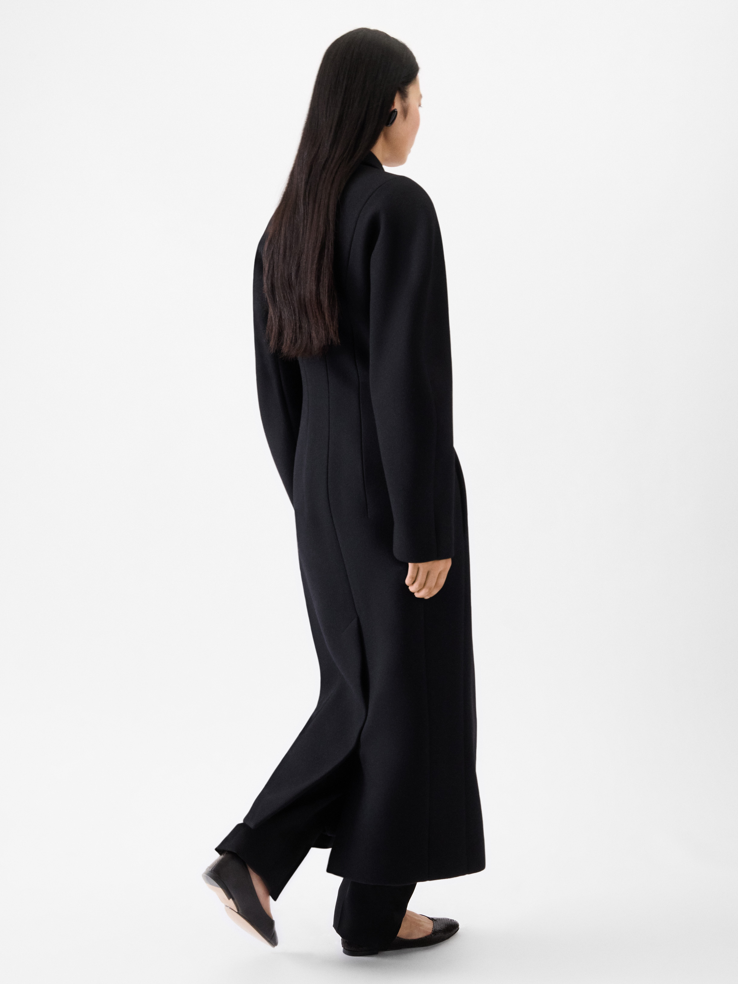 The Curvo Coat