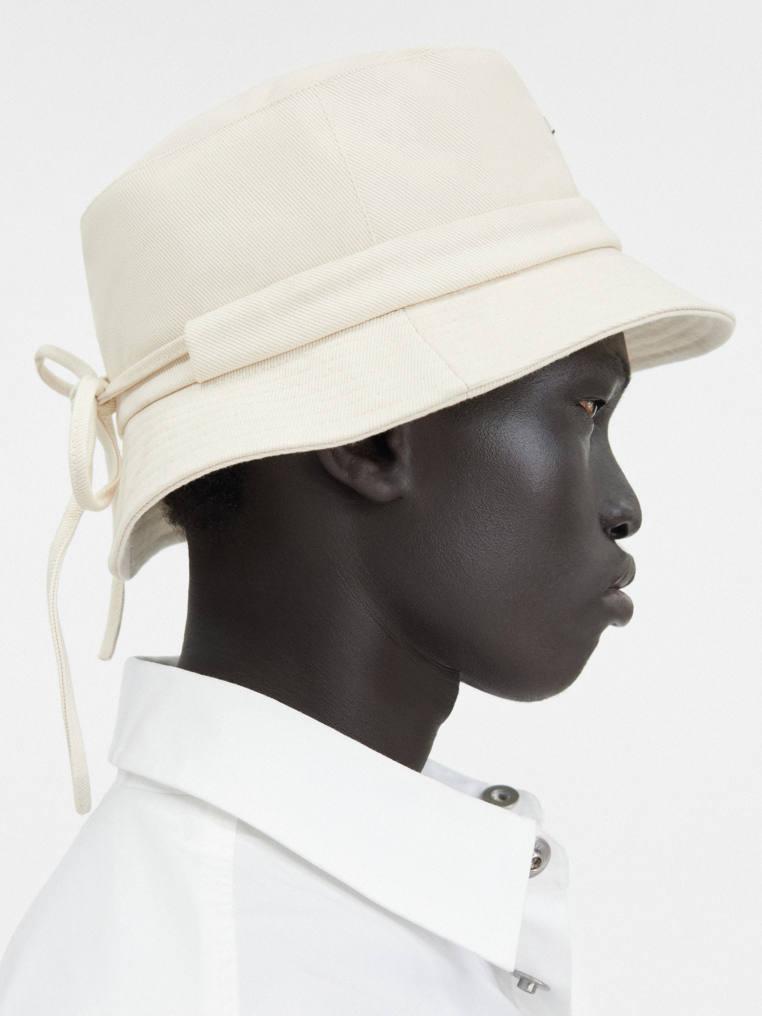 The Gadjo bucket hat, White | JACQUEMUS UAE