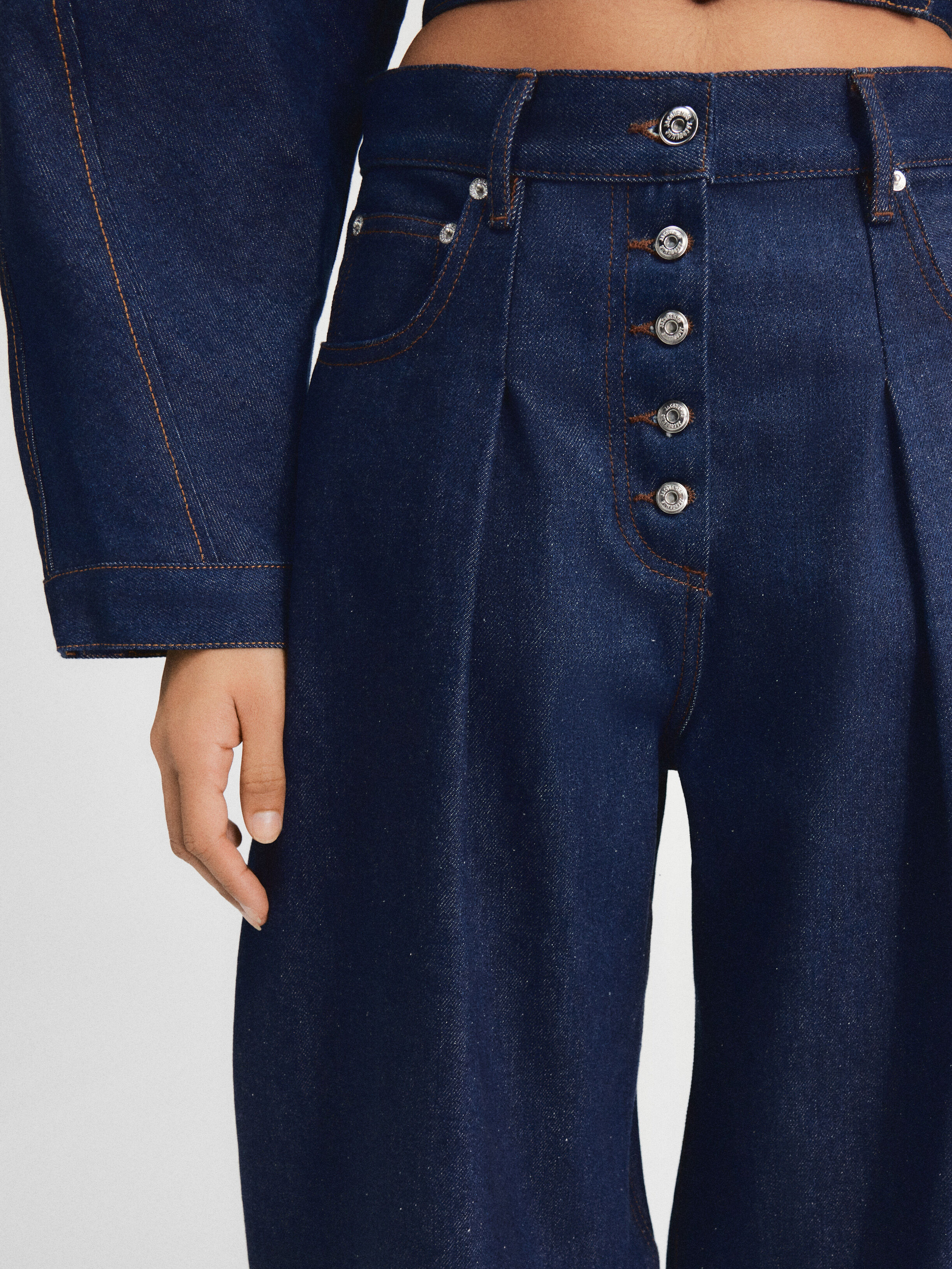 The Ovalo De-nîmes Denim Pants