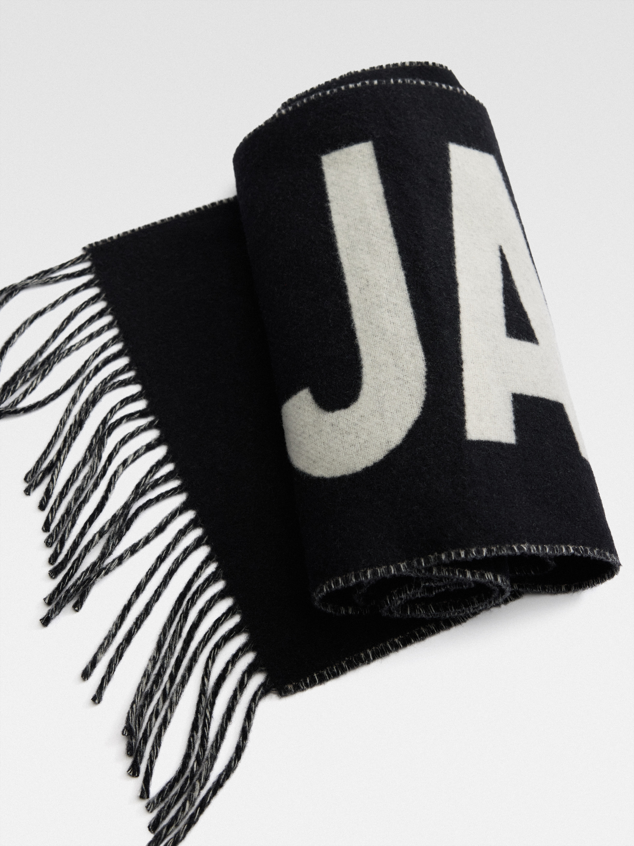 The Jacquemus Scarf