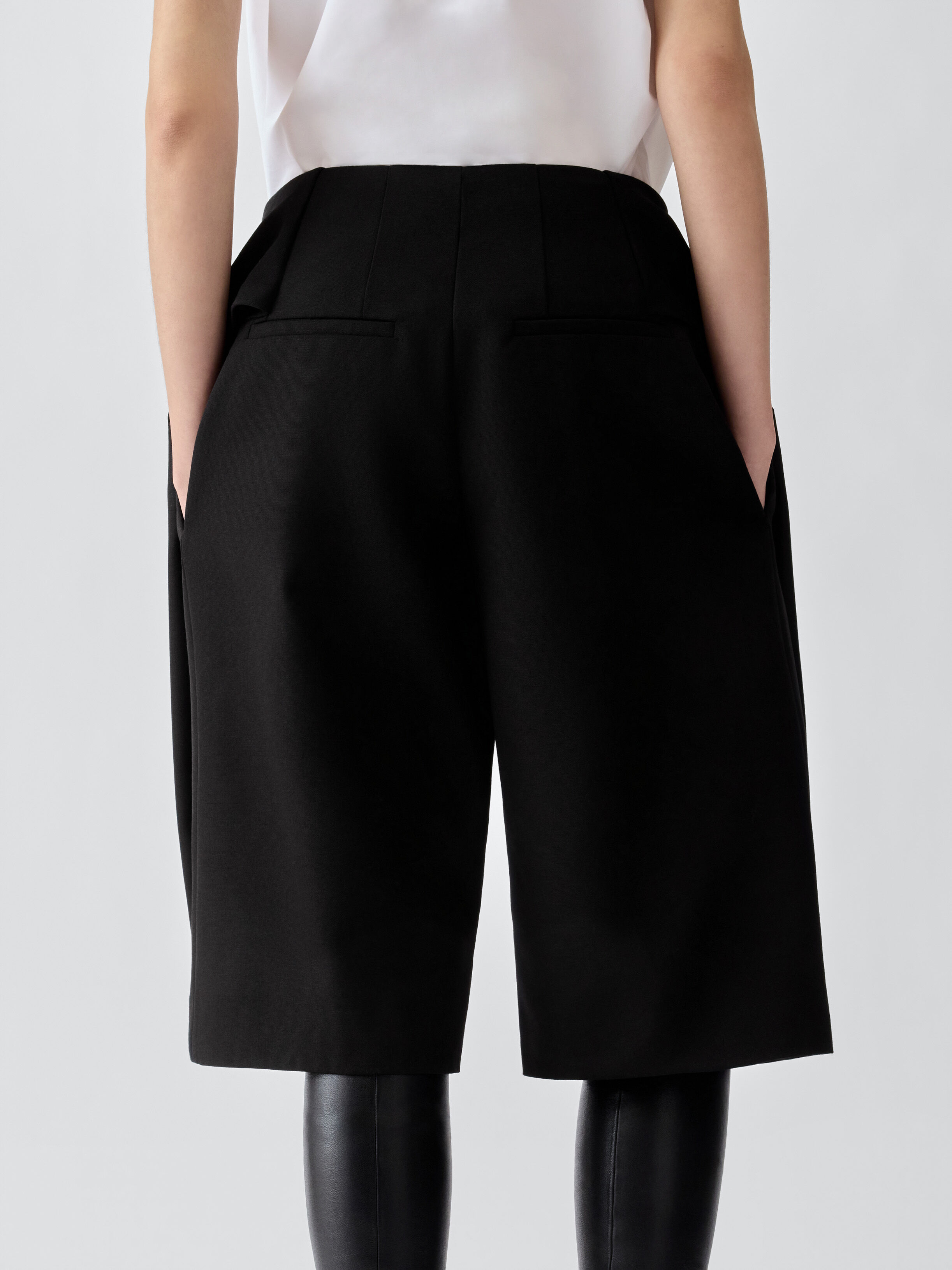 The Cubisto Short