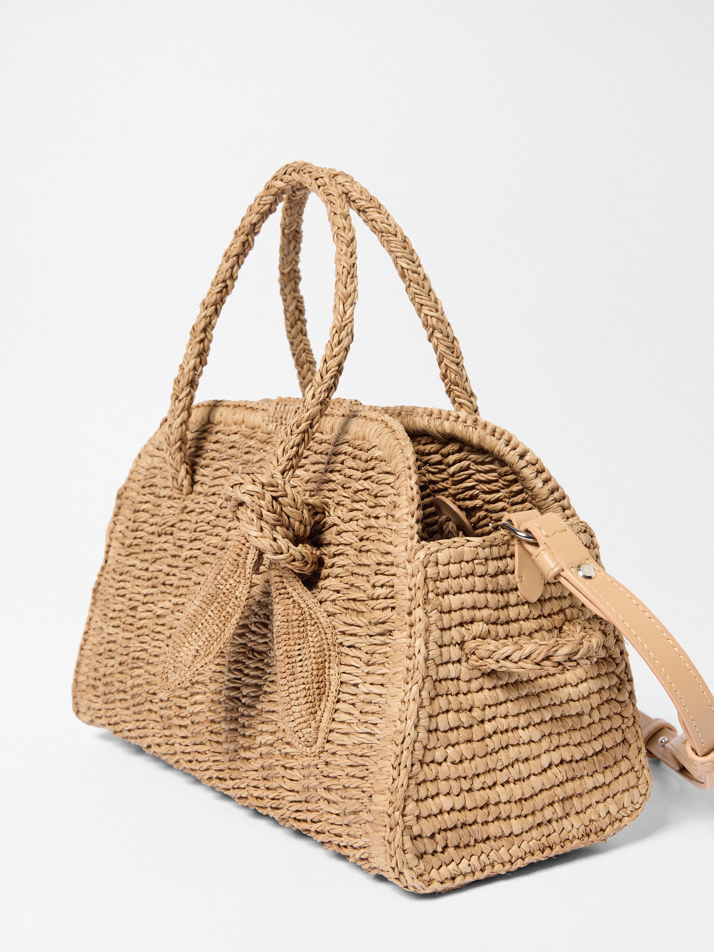 The Small Raffia Turismo