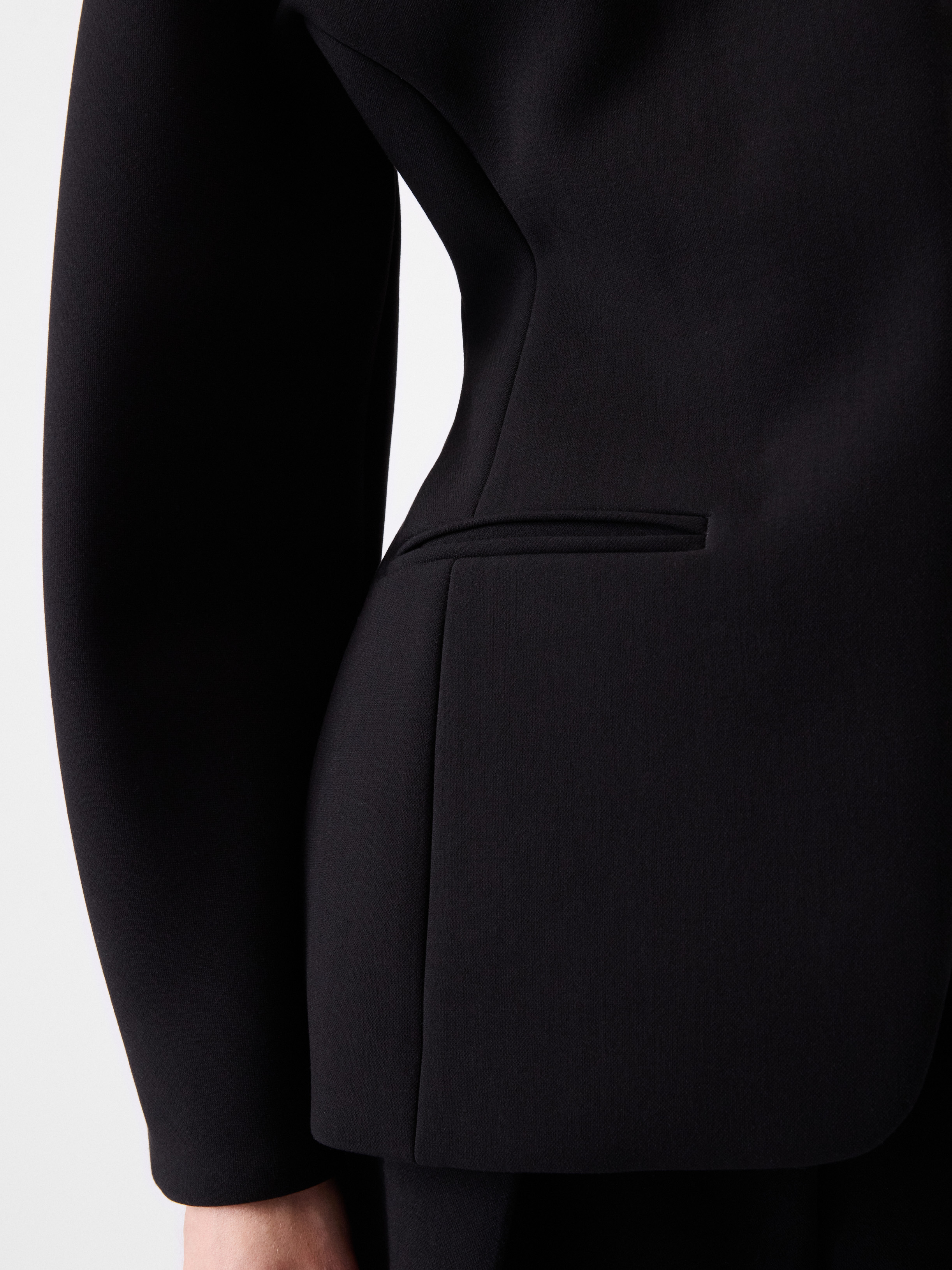The Ovalo Jacket